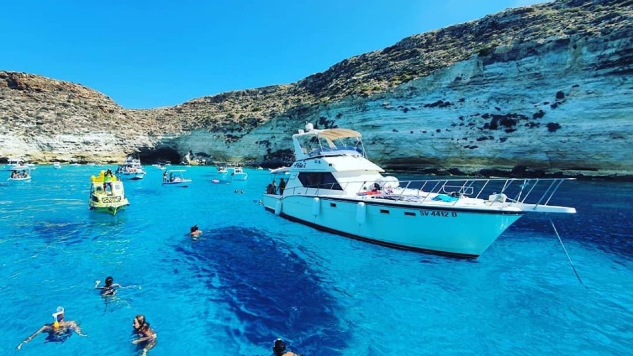 Lampedusa Villaggio Camping La Roccia. Adiacente la riserva naturale di Lampedusa è il luogo ideale per una vacanza a contatto con la natura.